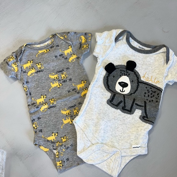Gerber Other - Gerber Baby Bodysuit Set - Gray with Yellow Animals